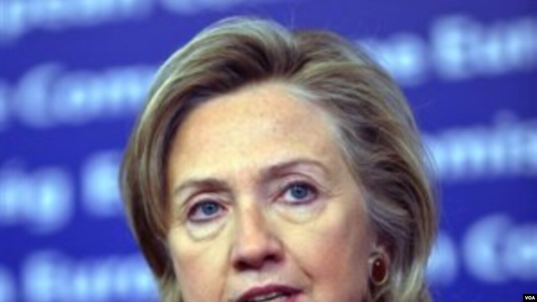Menteri Luar Negeri Amerika Hillary Clinton menyatakan kemampun donor internasional terbatas, oleh karena itu Pakistan harus mengerahkan sumber dana dalam negeri.