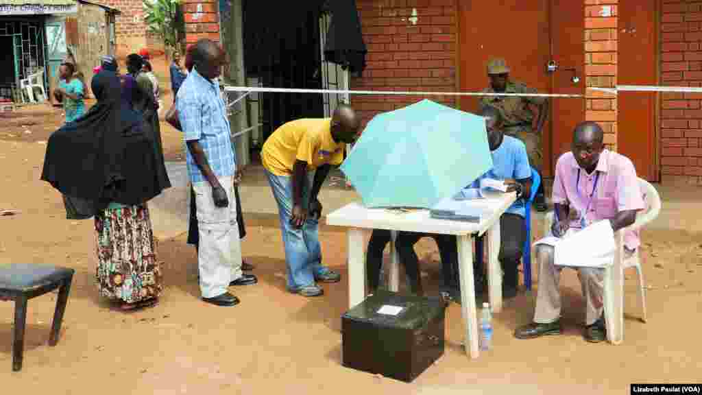 A polling station in the Kamwokya neighborhood of Kampala, Uganda, saw a low turnout during local elections, with only a fraction of those registered arriving to vote, Feb. 24, 2016.