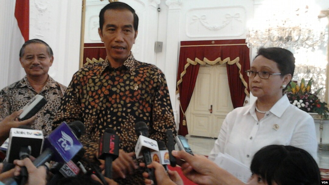 Presiden Joko Widodo bersama Menlu Retno Marsudi di Istana Negara, Jakarta (foto: dok). Migrant Care mendesak Jokowi menghentikan eksekusi terhadap buruh migran Indonesia.