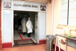 Zimbabwe's health workers wear protective suits during a training exercise aimed at preparing workers to deal with any potential coronavirus cases at a hospital in Harare, Zimbabwe, February 14, 2020. REUTERS/Philimon Bulawayo