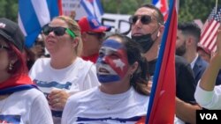 Una cubana protesta frente a la Casa Blanca el lunes 26 de julio. [Foto: VOA/Jorge Agobian]