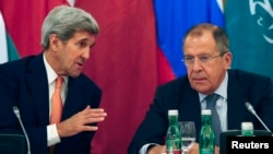 Američki državni sekretar Džon Keri i ruski šef diplomatije Sergej Lavrov