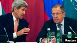 U.S. Secretary of State John Kerry (L) talks to Russian Foreign Minister Sergey Lavrov during a photo opportunity before a meeting in Vienna, Austria, Oct. 30, 2015.