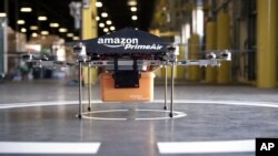 Drone del programa Prime Air de Amazon que se prueba en una planta de ensayos de la empresa en Gran Bretaña.
