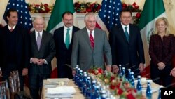AQSh va Meksika delegatsiyalari muzokara paytida