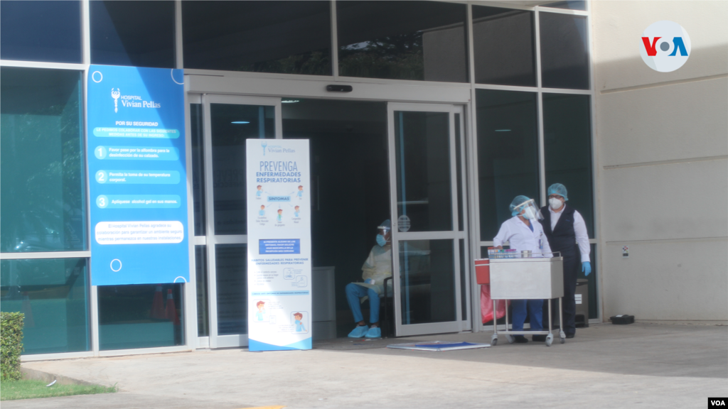  Fachada de un hospital privado en Nicaragua, que ha atendido a pacientes de COVID-19. [Foto: Houston Castillo Vado/VOA]