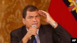 Rafael Correa asegura que en su país sí hay libertad de prensa porque permiten la publicacipon de informes como el de Freedom House todos los años.