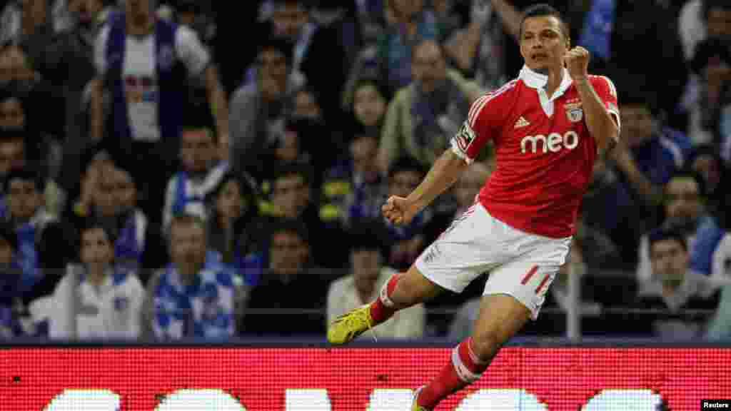 Benfica's Lima celebrates his goal against Porto during their Portuguese Premier League soccer match in Porto May 11, 2013.