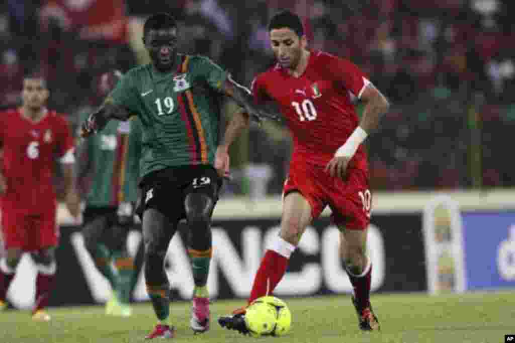 Ivan Bolando (R) of Equatorial Guinea fights for the ball with Nathan Sinkala of Zambia during their African Nations Cup soccer match in Malabo January 29, 2012.