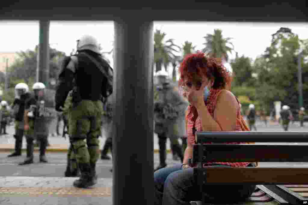 Polícia usa gás lacrimogéneo para tentar dispersar manifestantes