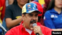 El presidente de Venezuela, Nicolás Maduro, habla durante un mitin en apoyo al gobierno y para conmemorar el vigésimo aniversario de la llegada a la presidencia del fallecido presidente Hugo Chávez en Caracas, Venezuela.