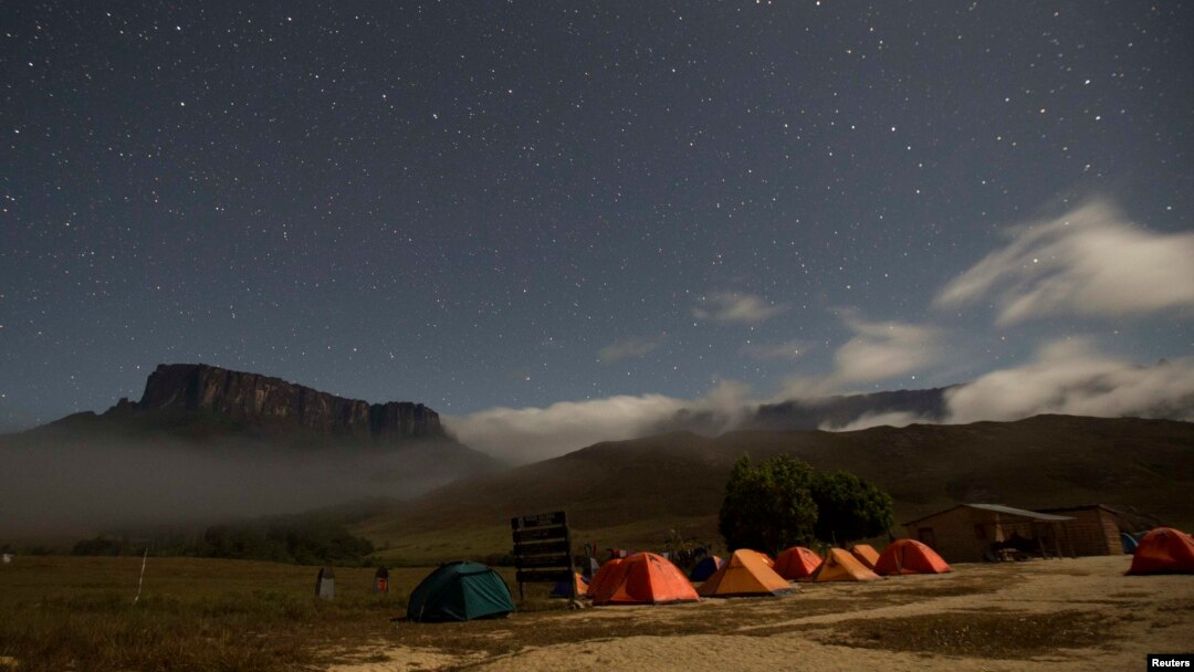 Mt. Kukenan (L) and Mt. Roraima are seen from the Tec Camp, near Venezuela's border with Brazil, Jan. 14, 2015.