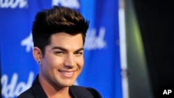 Adam Lambert poses backstage at the "American Idol" finale at the Nokia Theatre at L.A., May 16, 2013, in Los Angeles.
