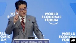 Thủ tướng Nhật Bản Shinzo Abe phát biểu tại Diễn đàn Kinh tế Thế giới ở Davos ngày 23/1/2019.
