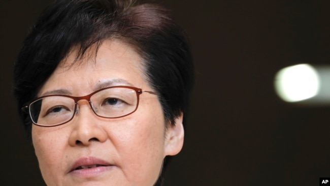 香港特首林郑月娥在5号的记者会上 (美联社图片)