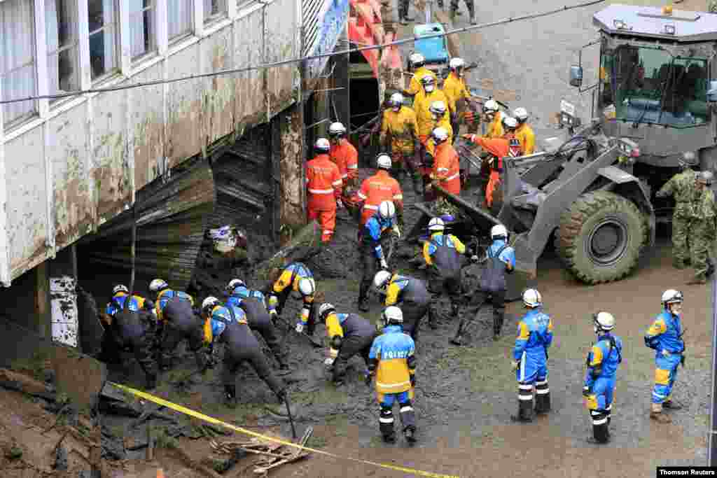 امدادگران همچنان در جستجوی قربانیان رانش زمین در شهر آتامی، در جنوب غربی توکیو، ژاپن