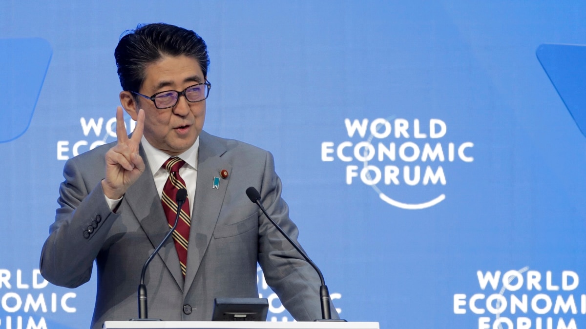 Japan's PM Seeks Trade Reform as Risks to World Economy Loom