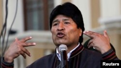 Prezidan Evo Morales ki tap pale sou Plas Murillo nan vil La Paz, nan okazyon Fèt Entènasyonal Travay la, premye me 2013 la. 