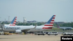 American Airlines anunció el miércoles el despido de 17.500 empleados debido a los efectos de la pandemia del coronavirus.