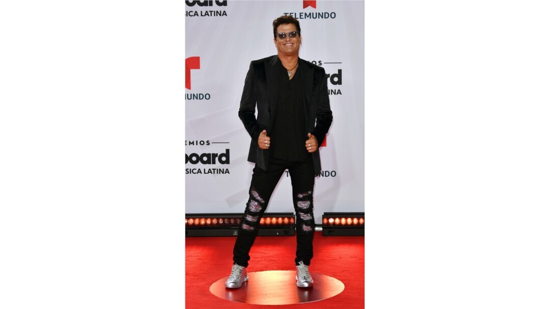 Carlos Vives llega a los Premios Billboard de la Música Latina el miércoles 21 de octubre de 2020 en el BB&T Center en Sunrise, Florida.