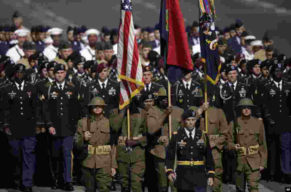 در رژه امسال روز ملی فرانسه برای اولین بار سربازان آمریکایی نیز در این رژه حضور داشتند.