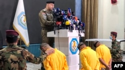 İçişleri Bakanlığı Sözcüsü Tuğgeneral Mikdad Miri'nin basın toplantısında sarı tulum giymiş ve yüzleri maskeli üç şüphelinin PKK ile bağlantılı oldukları açıklandı.