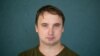Four men in plain clothing detained journalist Andrey Kuznechyk outside his Minsk apartment on Nov. 25, 2021. (svoboda.org/RFE/RL)