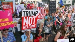 Para demonstran Inggris memrotes kunjungan Presiden Donald Trump ke London, 13 Juli 2018 lalu.