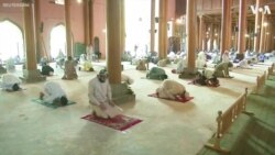 People in India-Controlled Kashmir Observe Friday Prayers with Social Distancing 