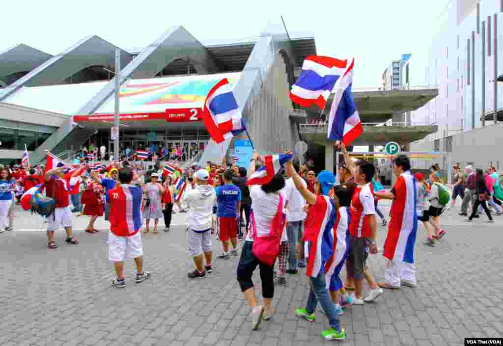 Thai Football fans in Ottawa