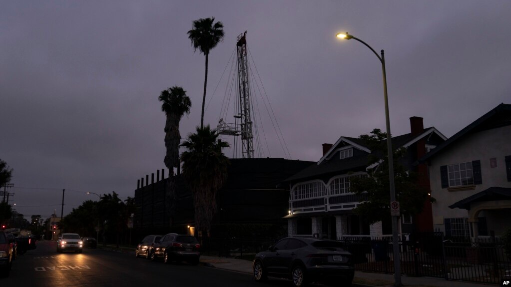 ARCHIVO - Vista de una calle residencial en Los Angeles, California, captada el 2 de junio de 2021.