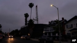 ARCHIVO - Vista de una calle residencial en Los Angeles, California, captada el 2 de junio de 2021. 