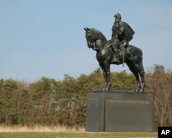 A monument to Confederate general Stonewall Jackson overlooks the battlefield at Manassas. Americans have honored the military leaders of the South as heroes, even though they led a rebellion against the U.S. government.