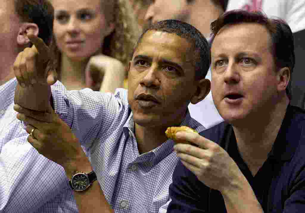 El presidente de Estados Unidos, Barack Obama compartió con el primer ministro de Gran Bretaña, David Cameron, su pasión por el básquetbol.