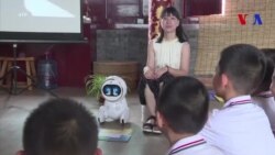En Chine, des petits robots pour assister la maîtresse (vidéo)