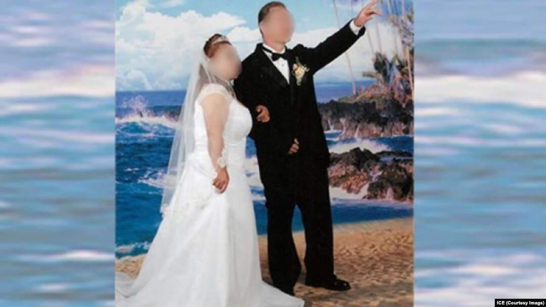 Các cuộc hôn nhân giả để làm thẻ xanh cho những cặp "vợ chồng hờ" trong một đường dây lừa đảo lớn do người gốc Việt tổ chức ở Houston, Texas, vừa bị phanh phui. (Ảnh từ trang web của ICE)