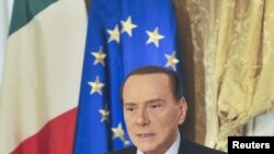 Bivši italijanski premijer Silvio Berluskoni saopštava da neće predvoditzi svoju partiju na izborima sledeće godine, Rim, 25. oktobar 2012.