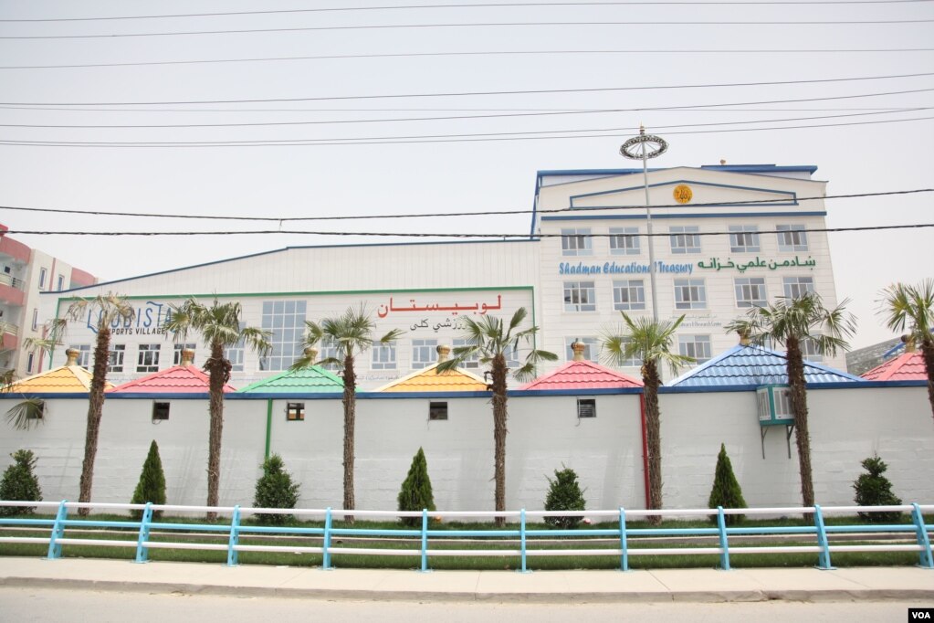 این کلوب ورزشی توسط حکمت الله ښادمن، یکی از تجاران افغانستان، اعمار شده است. 