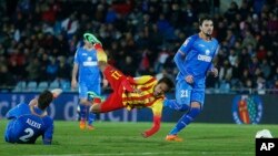 Pemain depan Barcelona, Neymar (tengah), saat beraksi dalam pertandingan Copa del Rey di stadion Coliseum Alfonso Perez, Madrid, Spanyol, 16 Januari 2014 (Foto: dok). 