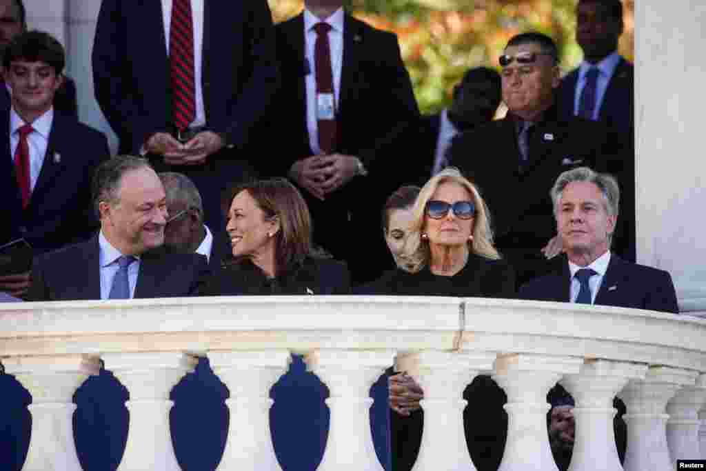 A la ceremonia celebrada en el cementerio de Arlington, también asisten otras figuras del gobierno como el secretario de Estado, Antony Blinken.&nbsp;