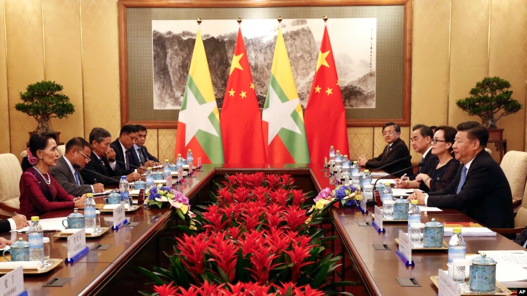  昂山素季与中国国家主席习近平在北京钓鱼台国宾馆会谈(2016年8月19日）