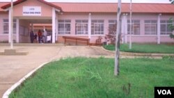 Angola precisa de 70.000 professores - 1:33