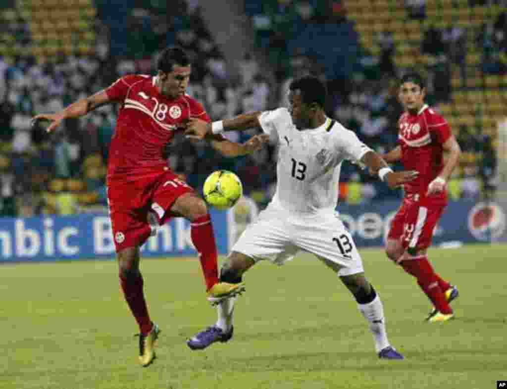 Ghana's Jordan Ayew (R) and Tunisia's Anis Boussaidi during their African Nations Cup quarter-final soccer match at Franceville stadium February 5, 2012.