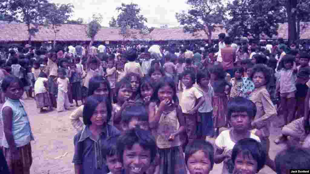 Children at Site II, June 1985. (Jack Dunford)