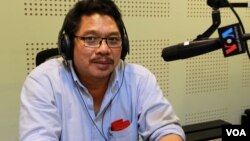 Chhay Bora, Director of award-winning movie “Lost Loves” discusses “Cambodian Film Industry: Present and Future” on Hello VOA radio call-in show, Monday, December 14, 2015. (Lim Sothy/VOA)