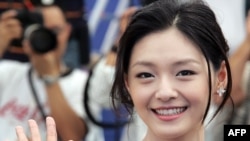 Aktris Taiwan Barbie Hsu di Festival Film Cannes ke-59, 24 Mei 2006. (Foto: AFP)