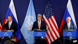 FILE - United Nations special envoy on Syria Staffan de Mistura (right) attends a news conference in Vienna, Austria, with Russian Foreign Minister Sergei Lavrov, left, and U.S. Secretary of State John Kerry, center, May 17, 2016.