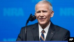 Oliver North, menjadi calon kuat untuk memimpin National Rifle Association Amerika atau NRA.