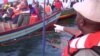 Regu penyelamat berupaya melakukan pencarian korban di tempat terbaliknya kapal ferry di Danau Victoria, Tanzania 21 September 2018. (FOto: videograb/ReutersTV).
