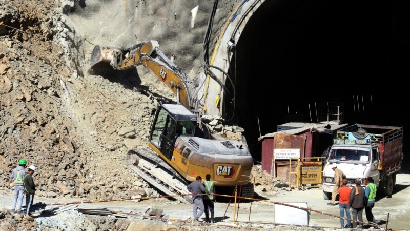 41 Indian Workers Remain Trapped in Tunnel as Drilling Faces Challenges